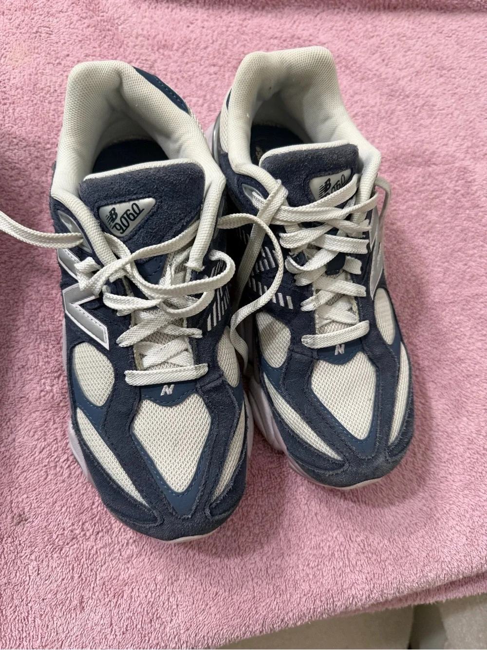 New Balance kid’s Low-Top Sneakers in Navy, Lavender and White